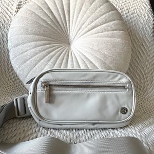 [LULULEMON] Wunderlust Belt Bag (White)